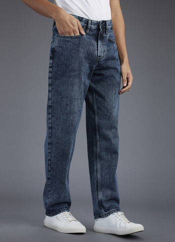 Men Blue Light Used Relaxed Fit Mid Rise Jeans