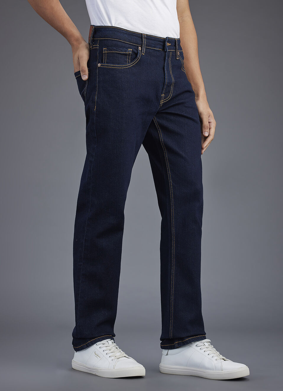 Men Blue Straight Fit Mid Rise Stretchable Jeans, , large image number 0