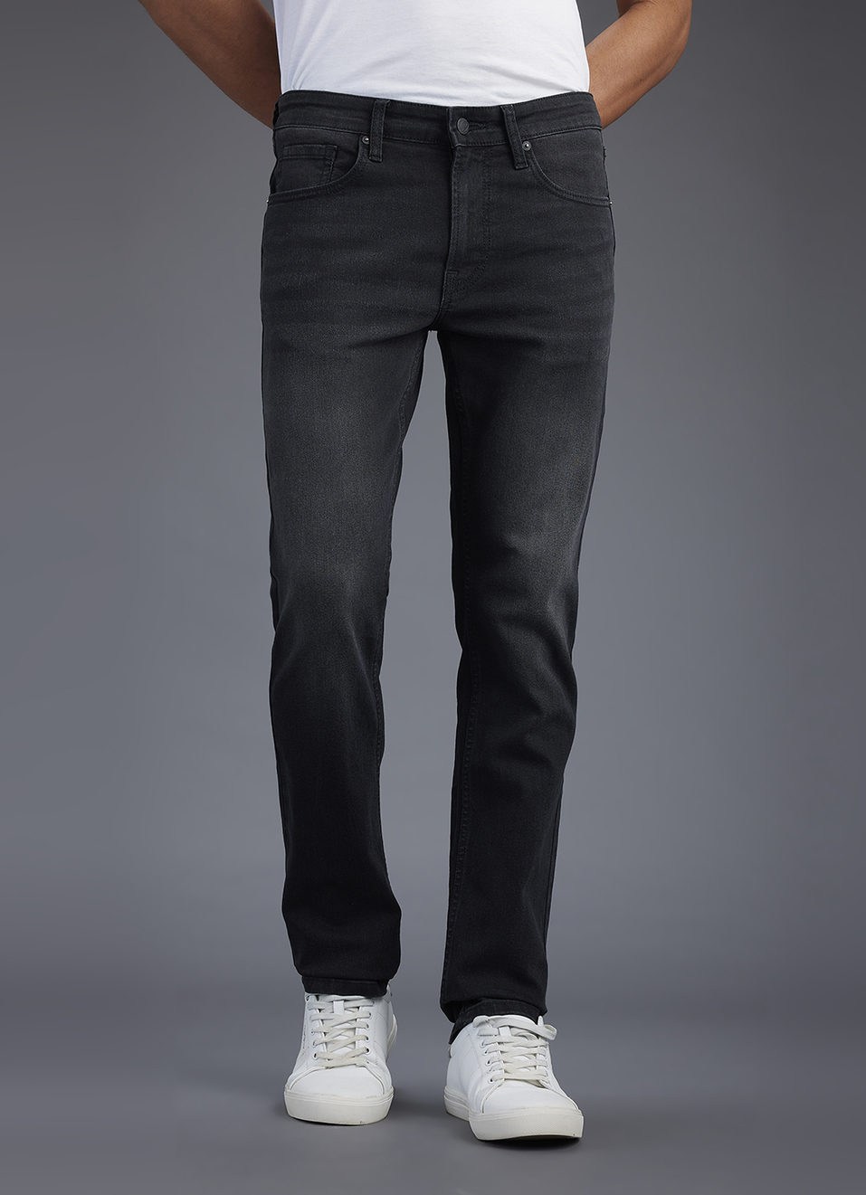 Men Black Slim Fit Mid Rise Stretchable Jeans, , large image number 2