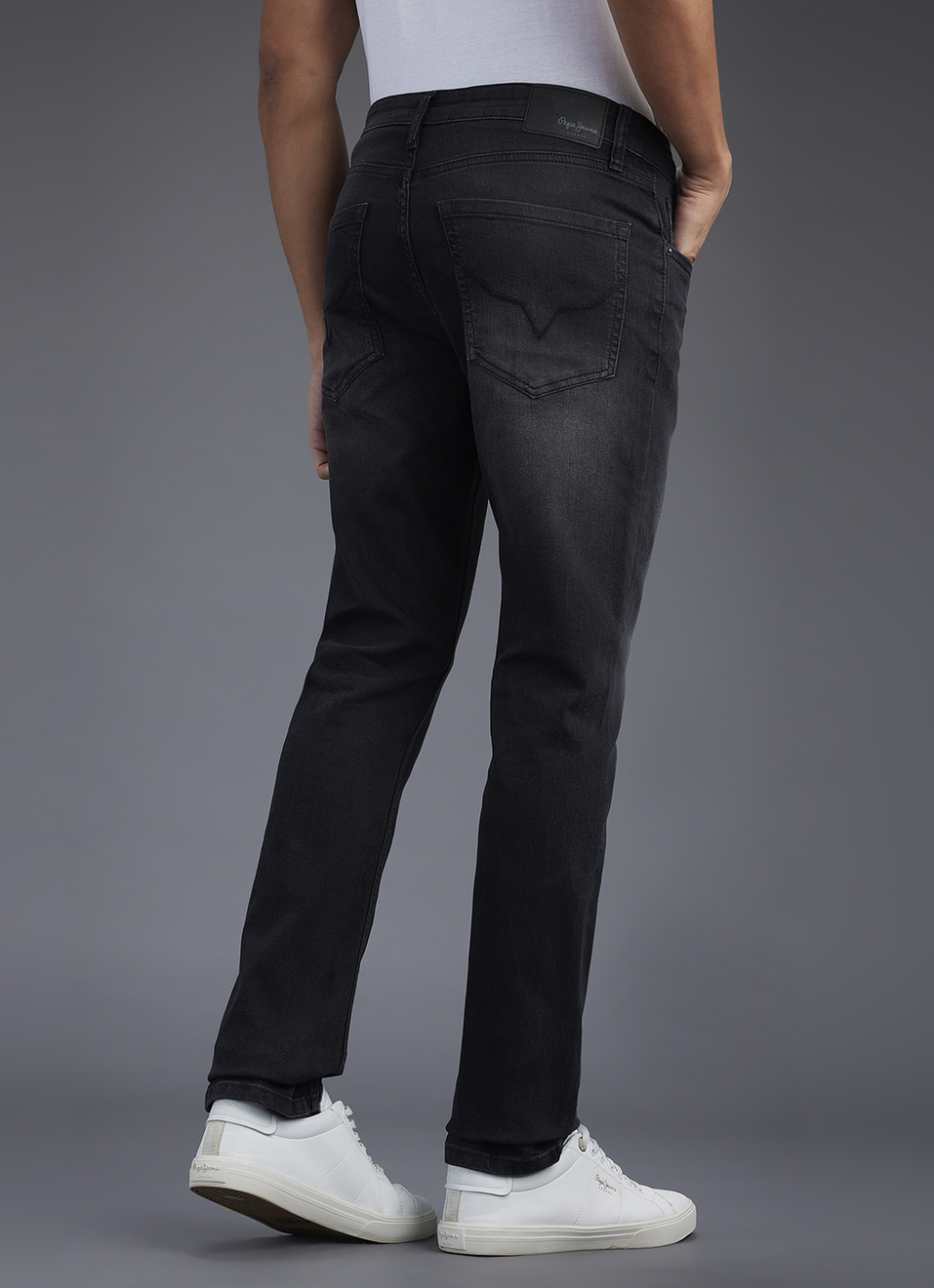 Men Black Slim Fit Mid Rise Stretchable Jeans, , large image number 3