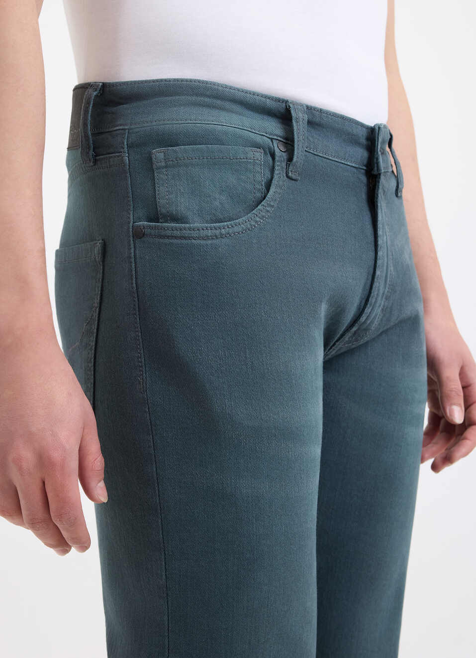 Men Black Low Rise Tapered Structured Jeans, , large image number 4