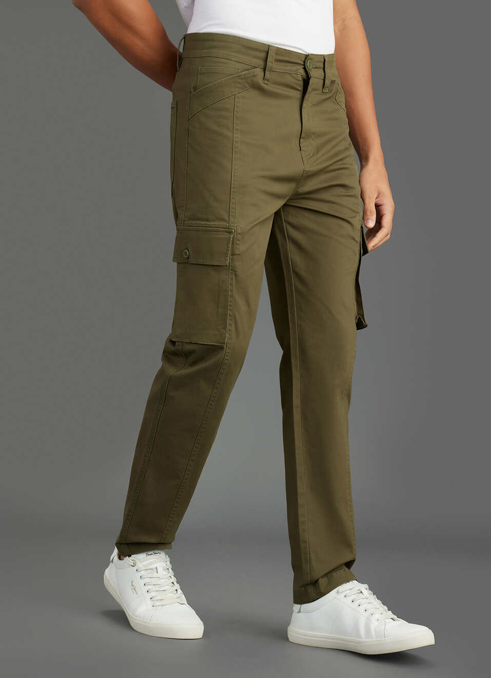 Men Olive Green Mid Rise Straight Fit Cargo Pants, , large image number 0