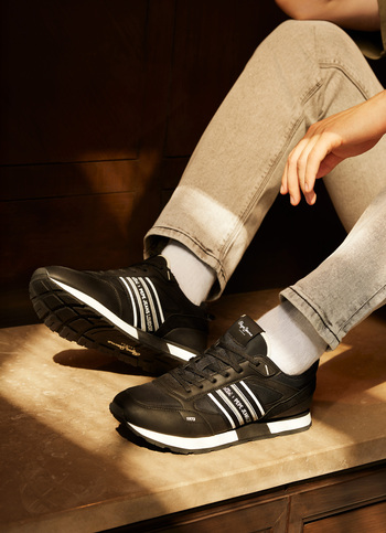 Black 3d Logo Anti-skid Running Sneakers