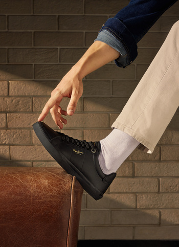 Black Low-cut Anti-skid Cupsole Sneakers