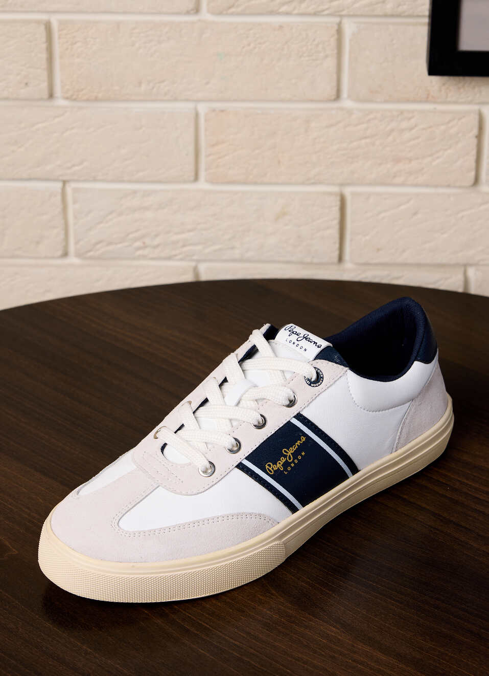 Off White Low-cut Anti-skid Cupsole Sneakers, , large image number 0