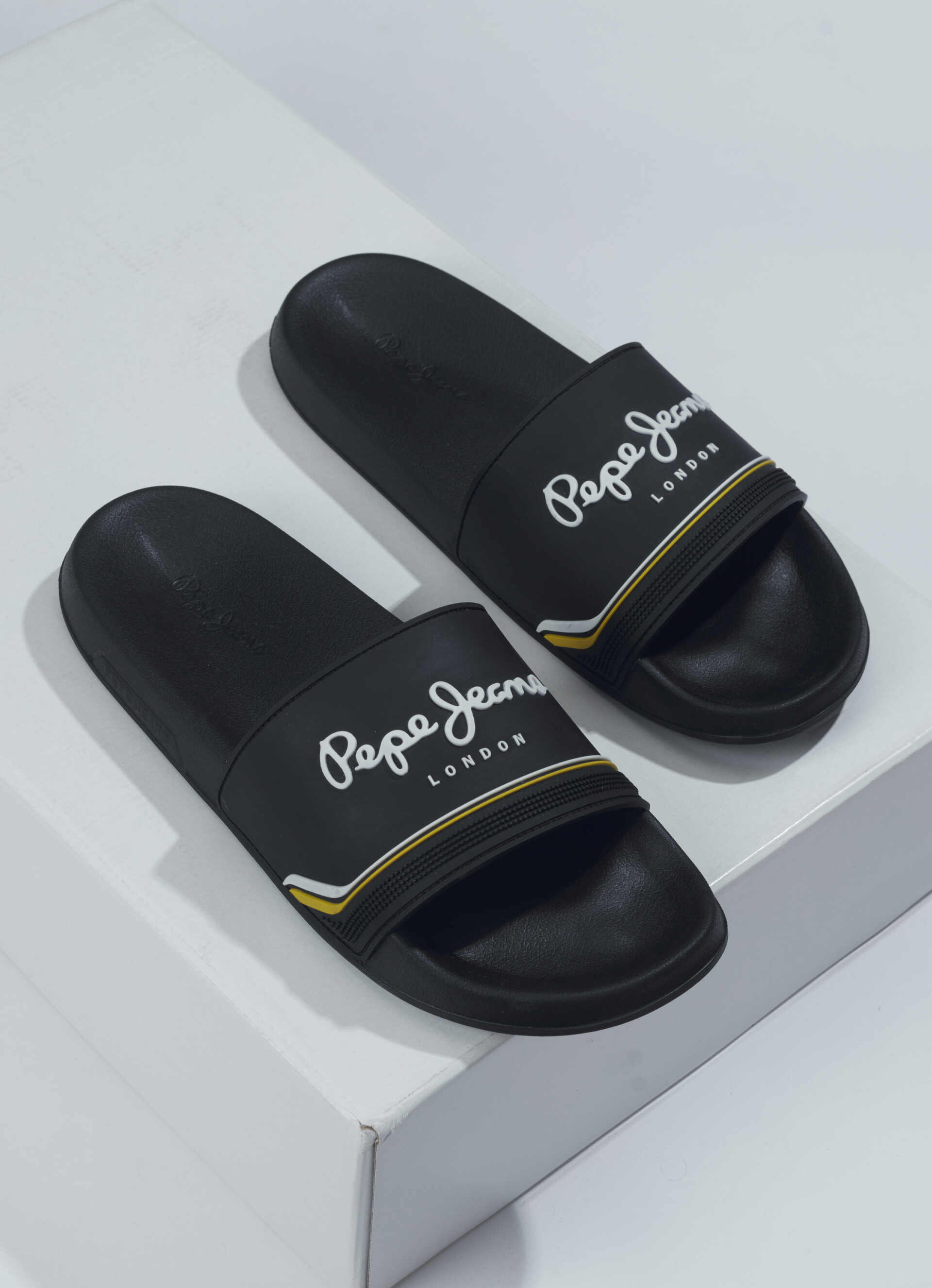 Men Black Slides With Arch Fit Footbed & Bold Branding, , large image number 7
