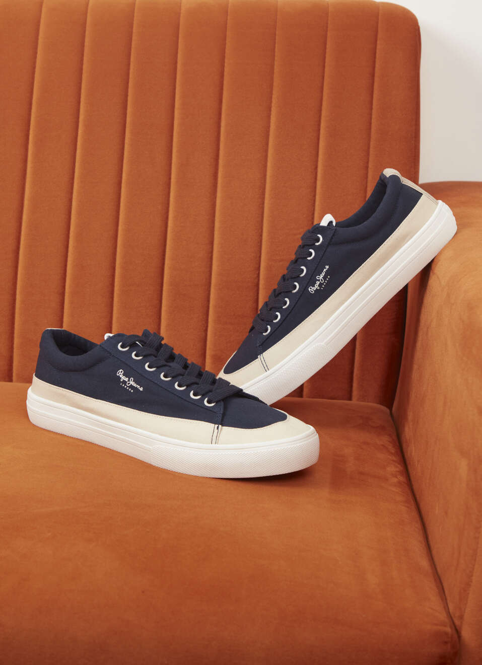 Men Navy & Beige Colorblock Casual Sneakers, , large image number 0