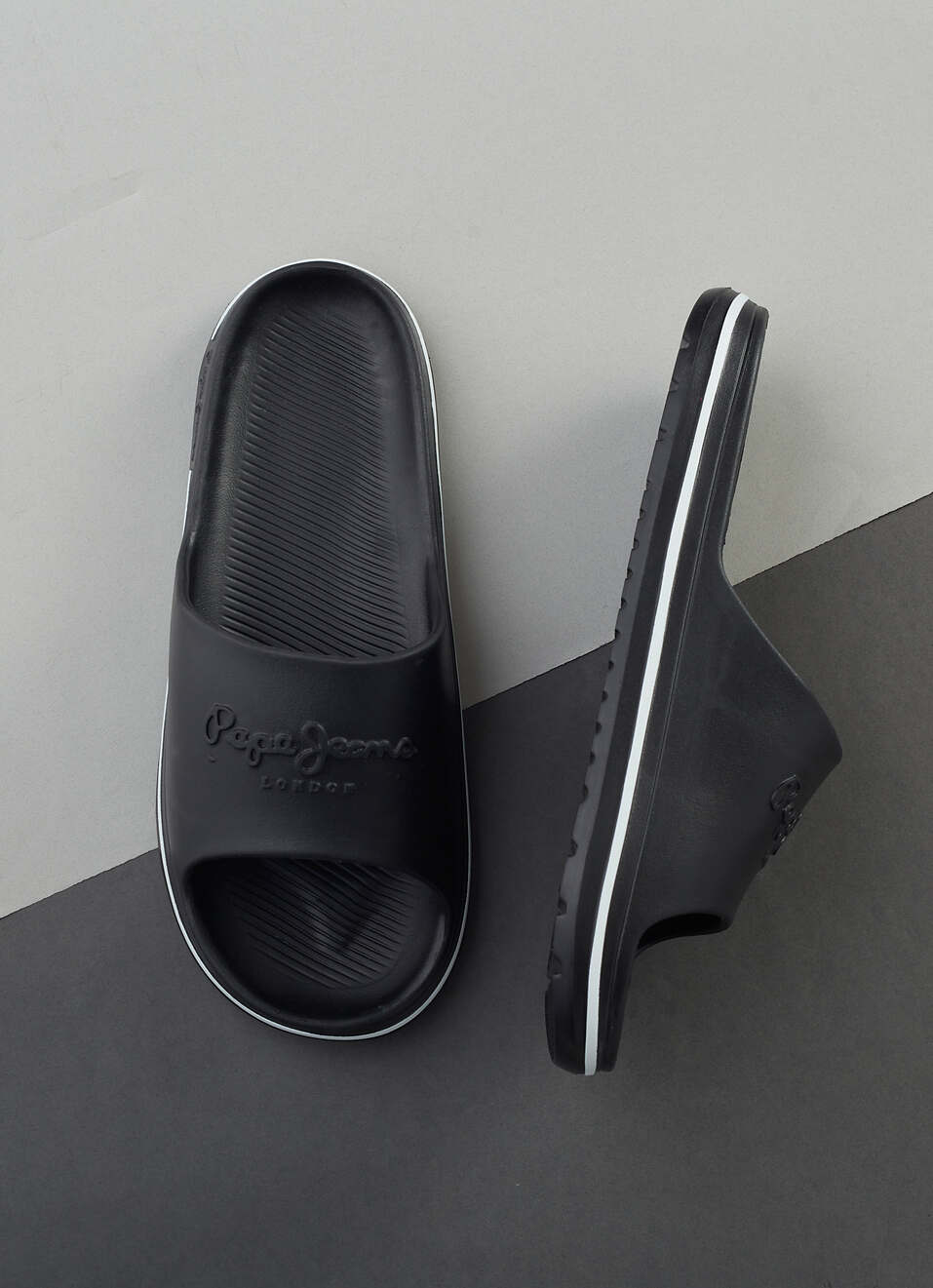 Men Black Classic Logo Lightweight Slides, , large image number 0