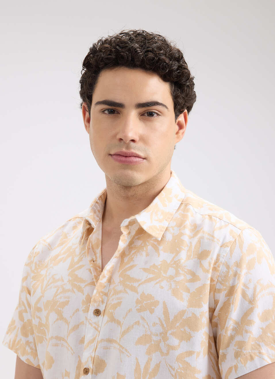Men Beige Botanical Print Short Sleeve Shirt, , large image number 4