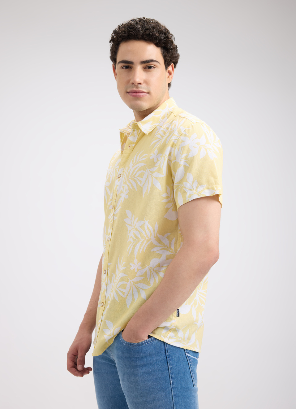 Men Yellow Floral Print Short Sleeve Shirt, , large image number 3
