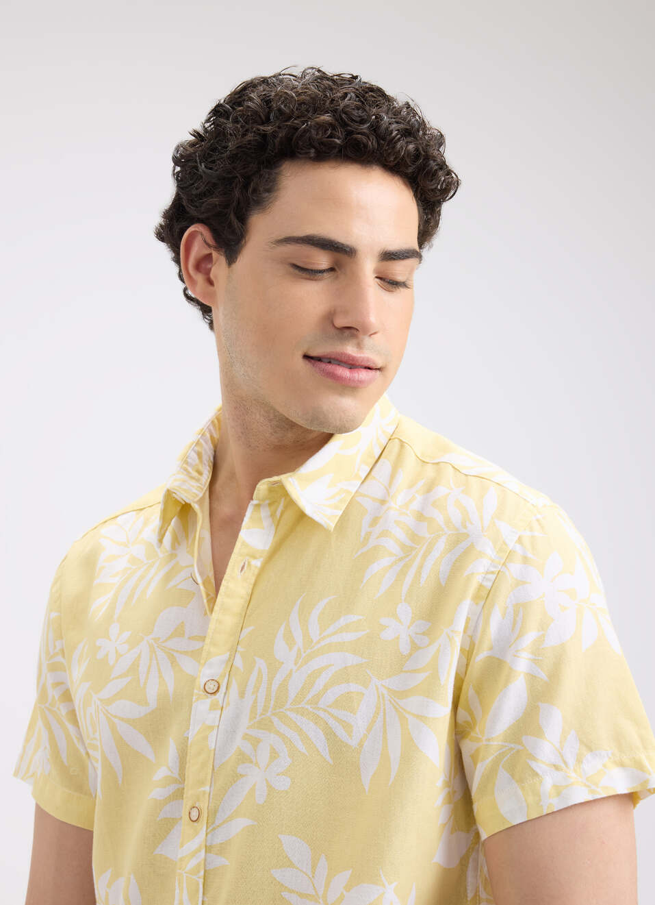 Men Yellow Floral Print Short Sleeve Shirt, , large image number 4