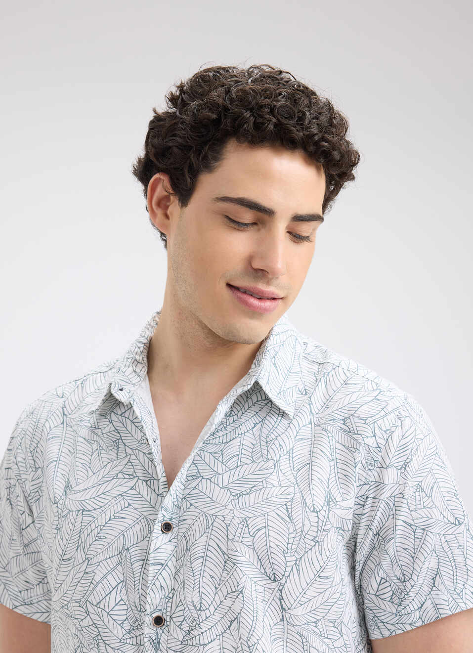 Men White Leaf Print Short Sleeve Shirt, , large image number 4