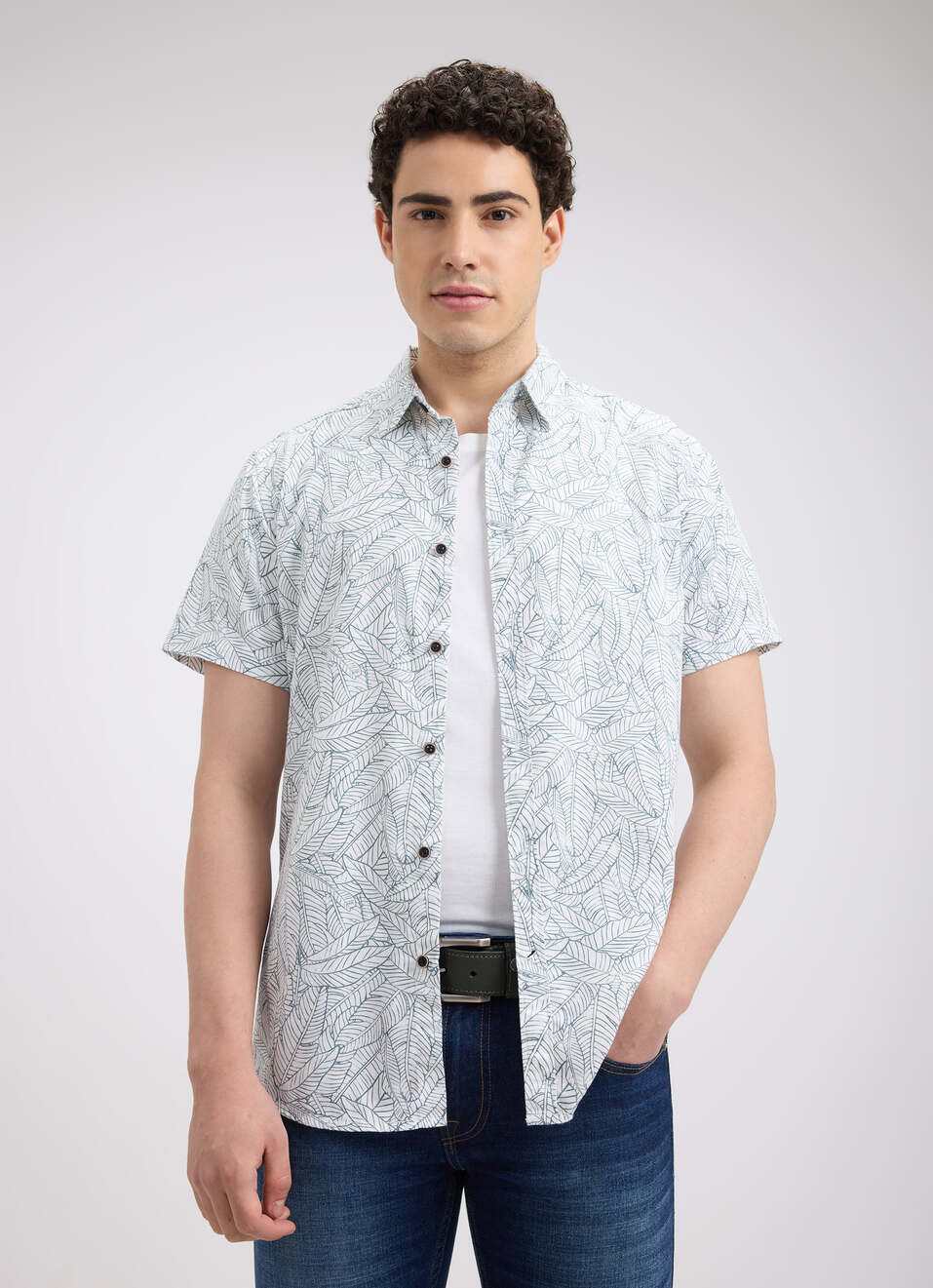 Men White Leaf Print Short Sleeve Shirt, , large image number 0
