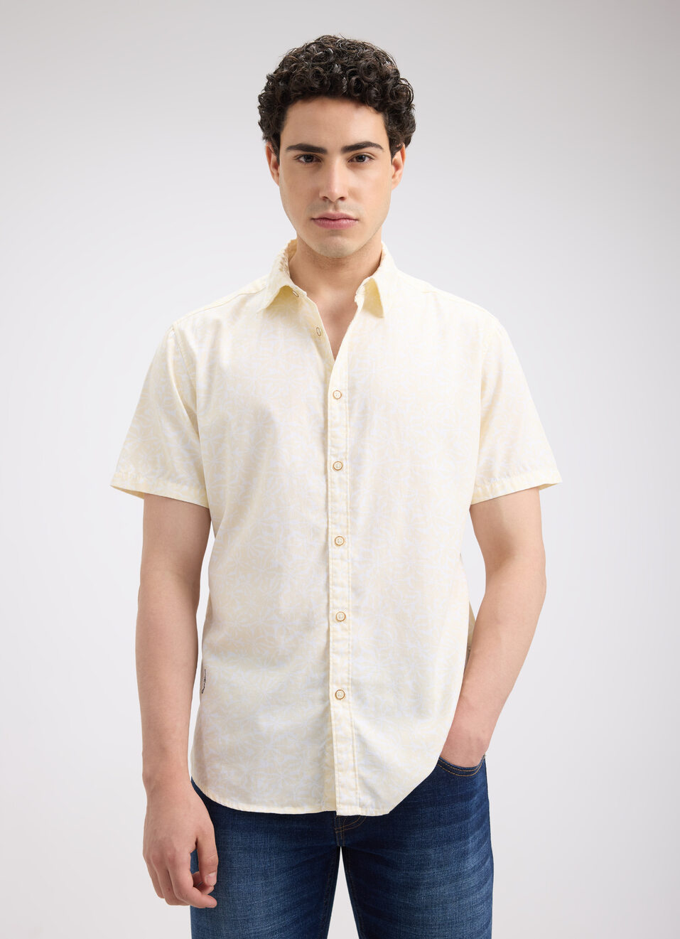 Men Yellow Floral Print Short Sleeve Shirt, , large image number 1