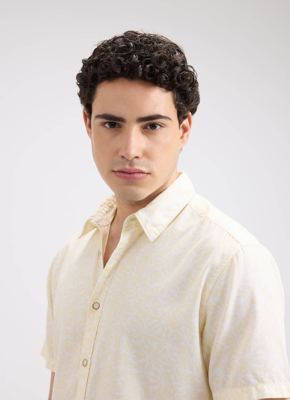 Men Yellow Floral Print Short Sleeve Shirt, , large image number 4