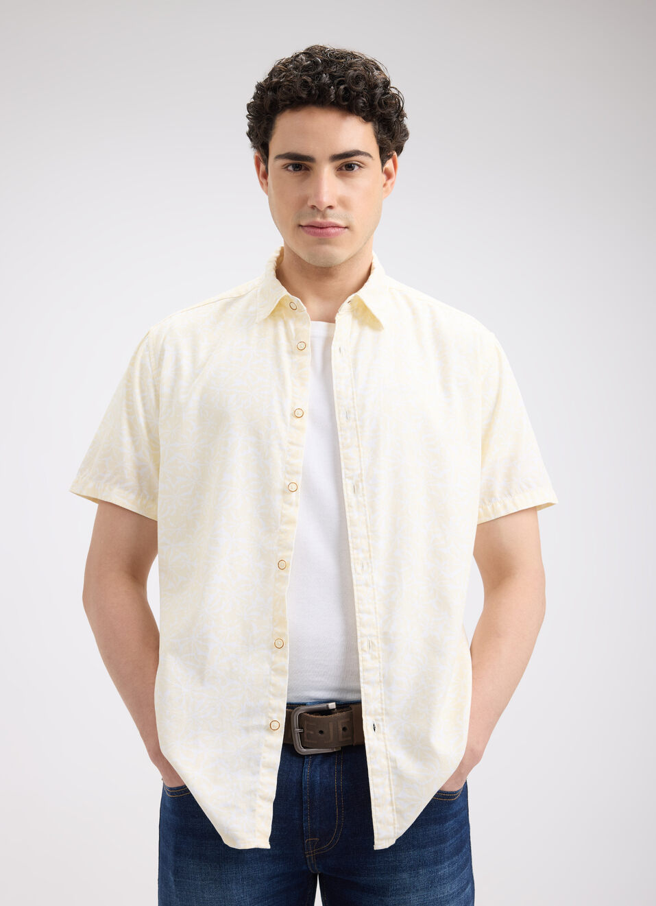 Men Yellow Floral Print Short Sleeve Shirt, , large image number 0