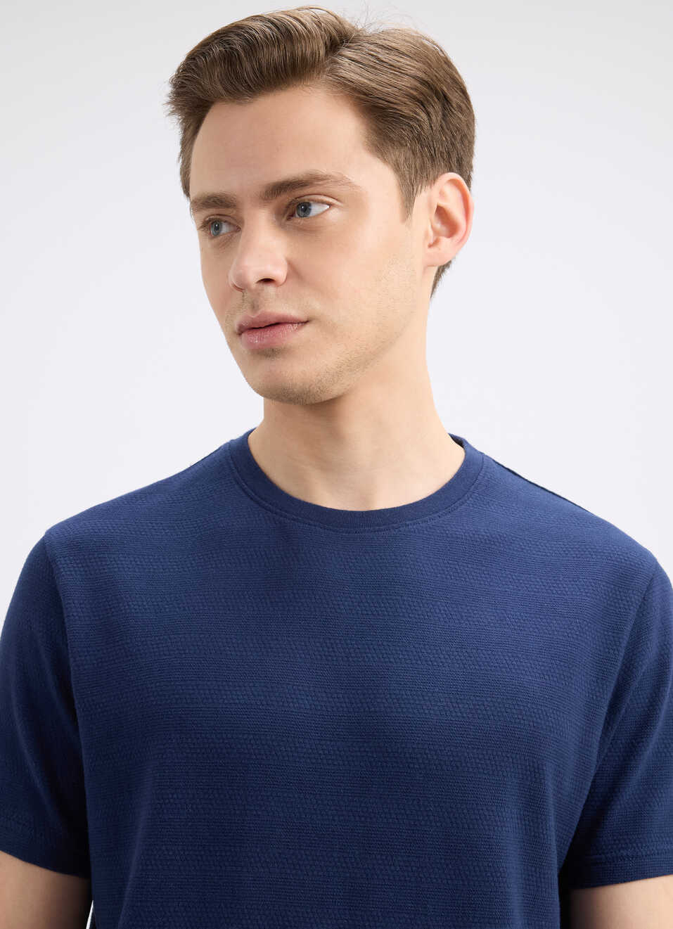 Men Navy Self Strcutured Short Sleeve T-shirt, , large image number 4