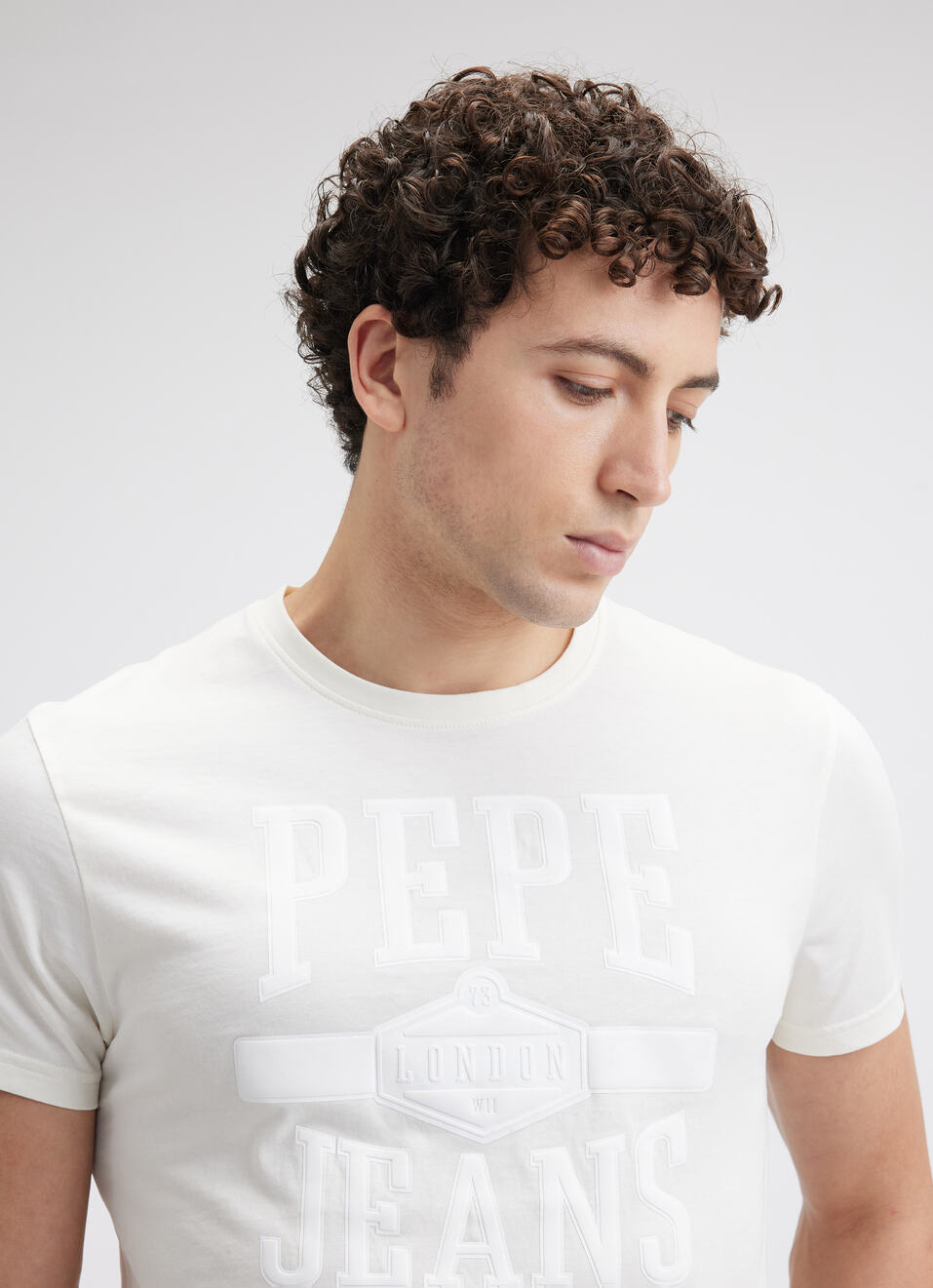 Men Off White Graphic Print Short Sleeve T-shirt, , large image number 4