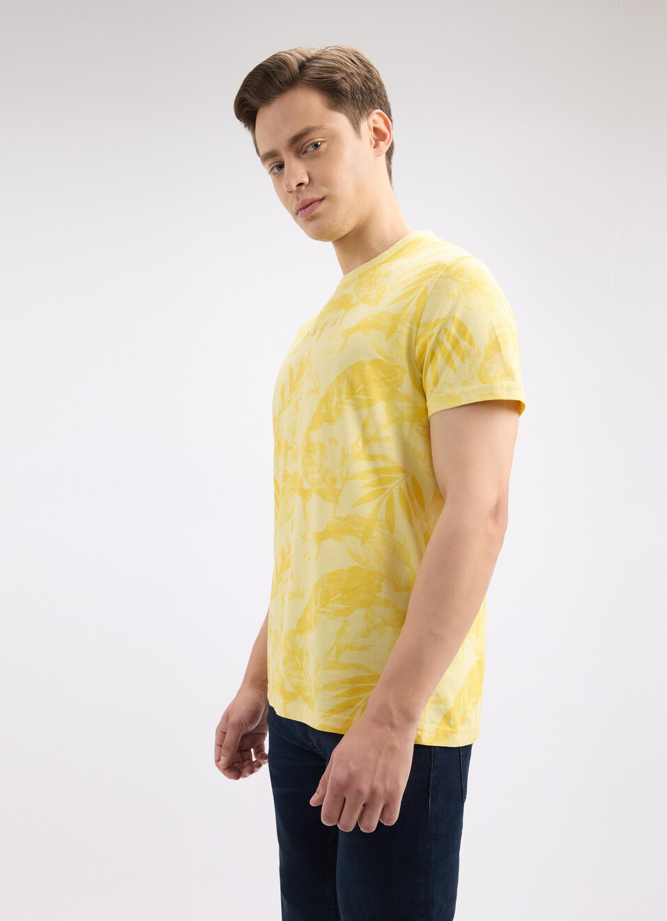 Men Yellow Graphic Print Short Sleeve T-shirt, , large image number 3