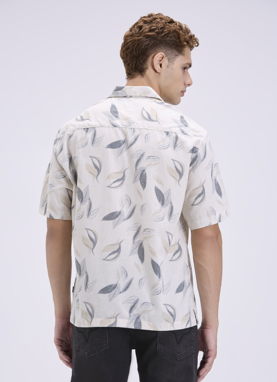 Men White Resort Collar Short Sleeve Shirt, , large image number 2