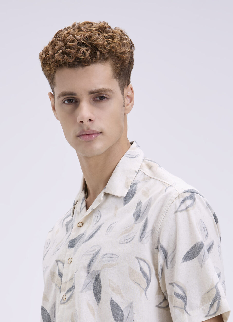 Men White Resort Collar Short Sleeve Shirt, , large image number 4