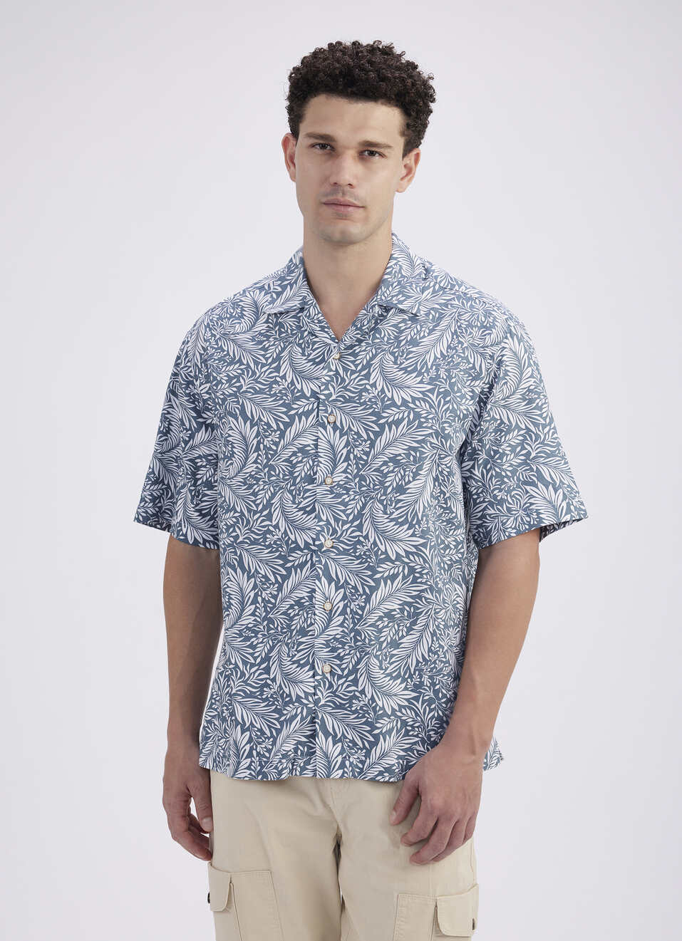 Men Grey Resort Collar Short Sleeve Shirt, , large image number 1