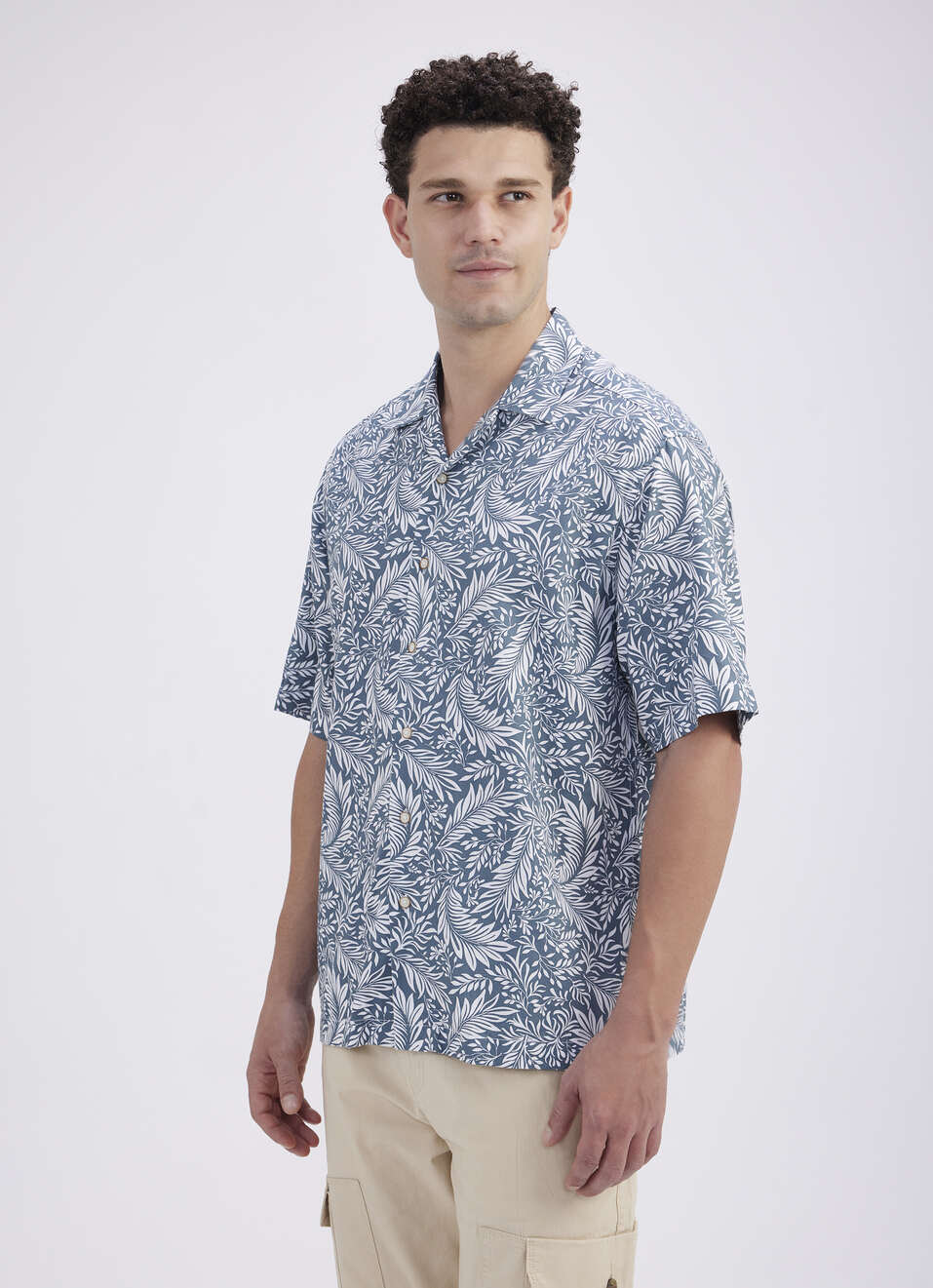 Men Grey Resort Collar Short Sleeve Shirt, , large image number 3