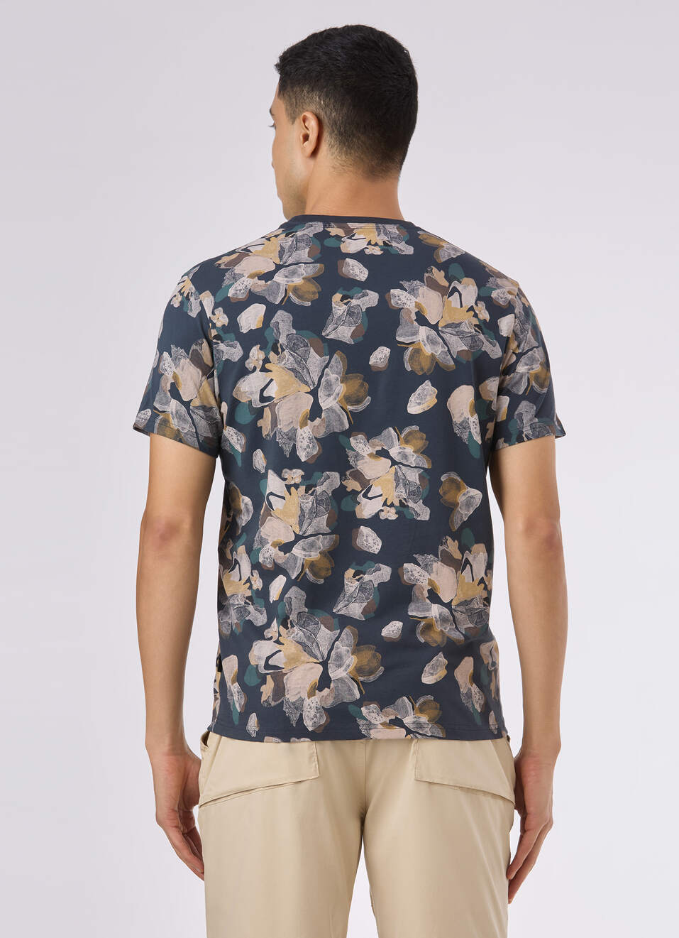 Men Black All Over Floral Print Crew Neck T-shirt, , large image number 2