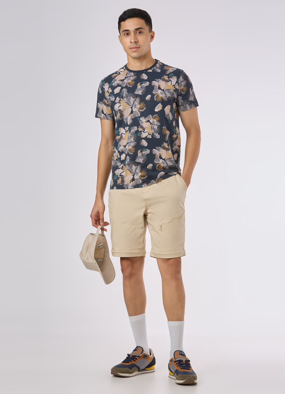 Men Black All Over Floral Print Crew Neck T-shirt, , large image number 5