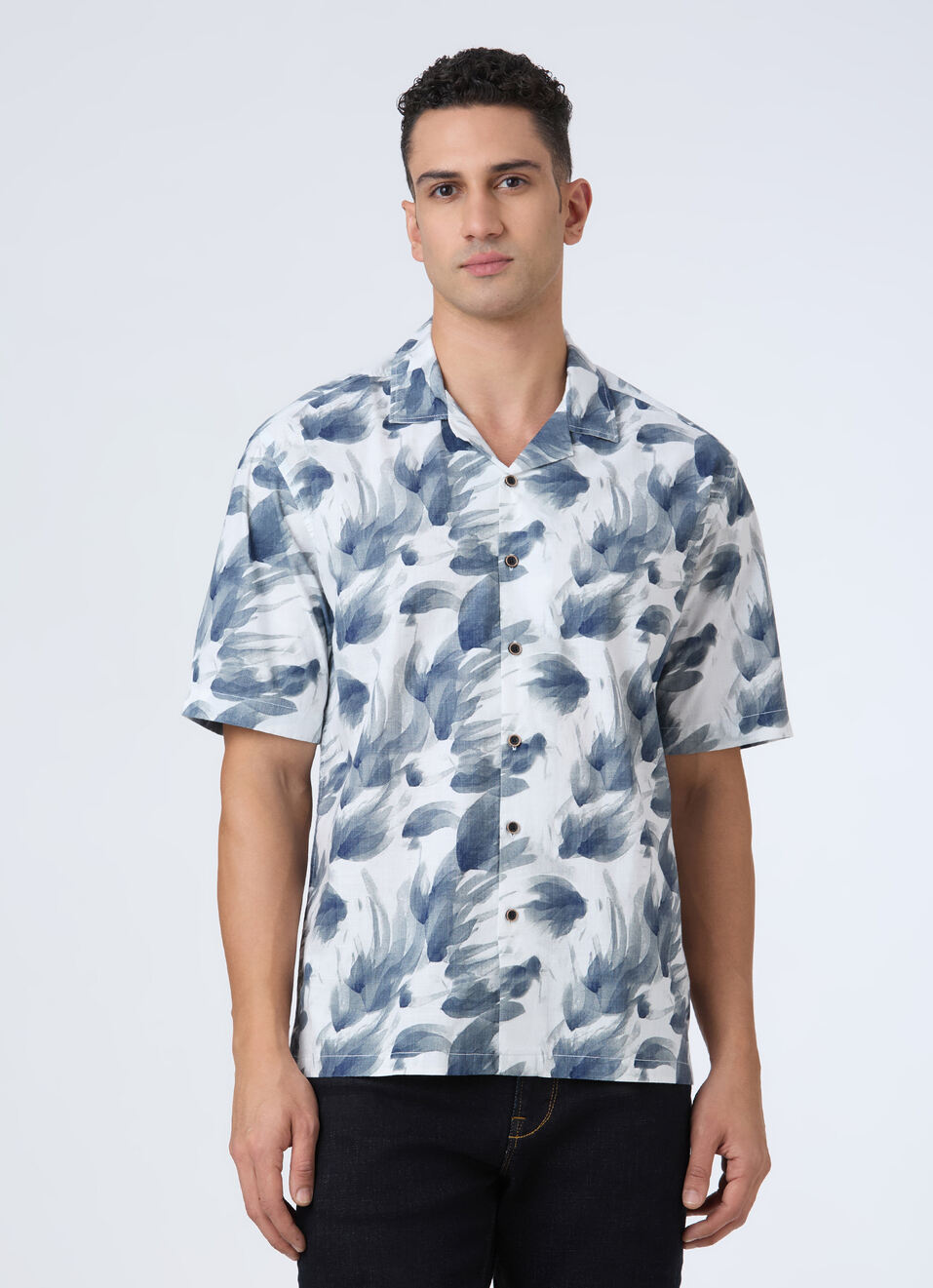 Men Off White Resort Collar Relaxed Fit Short Sleeve Shirt, , large image number 1