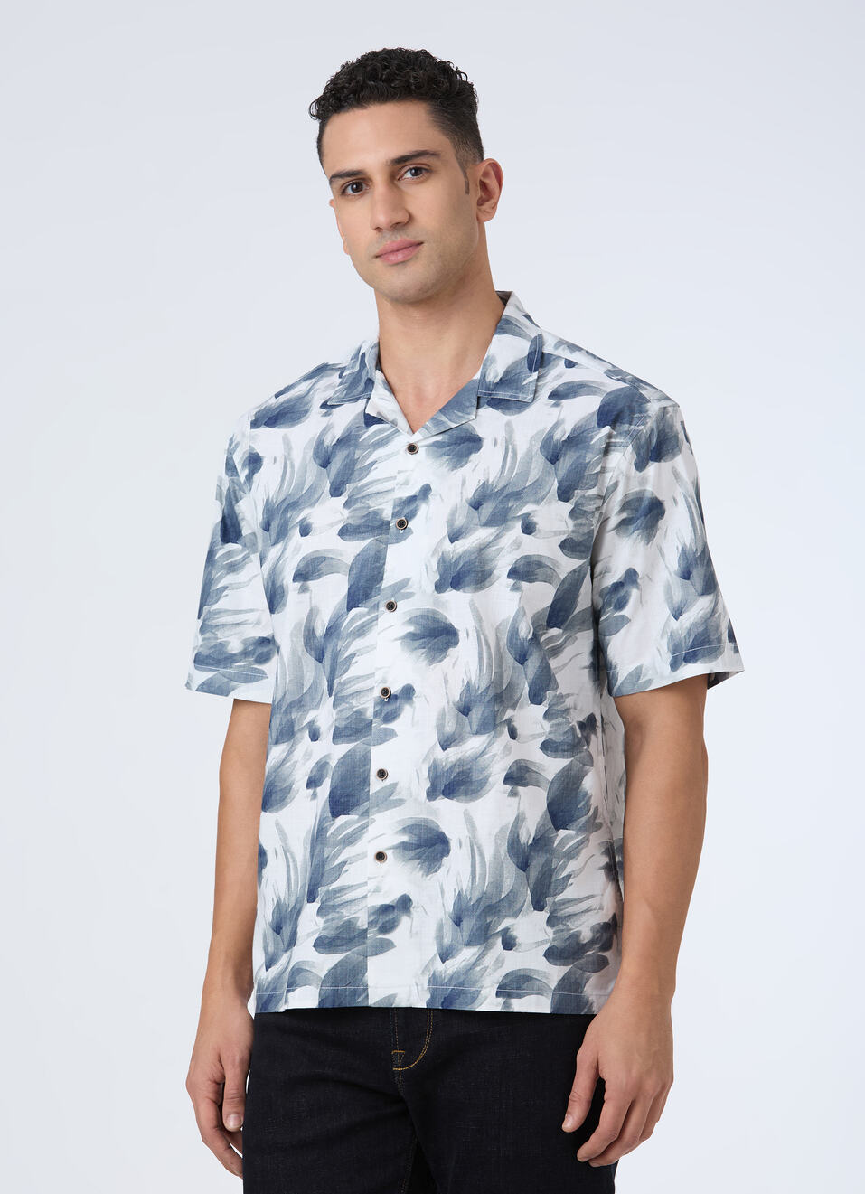 Men Off White Resort Collar Relaxed Fit Short Sleeve Shirt, , large image number 3