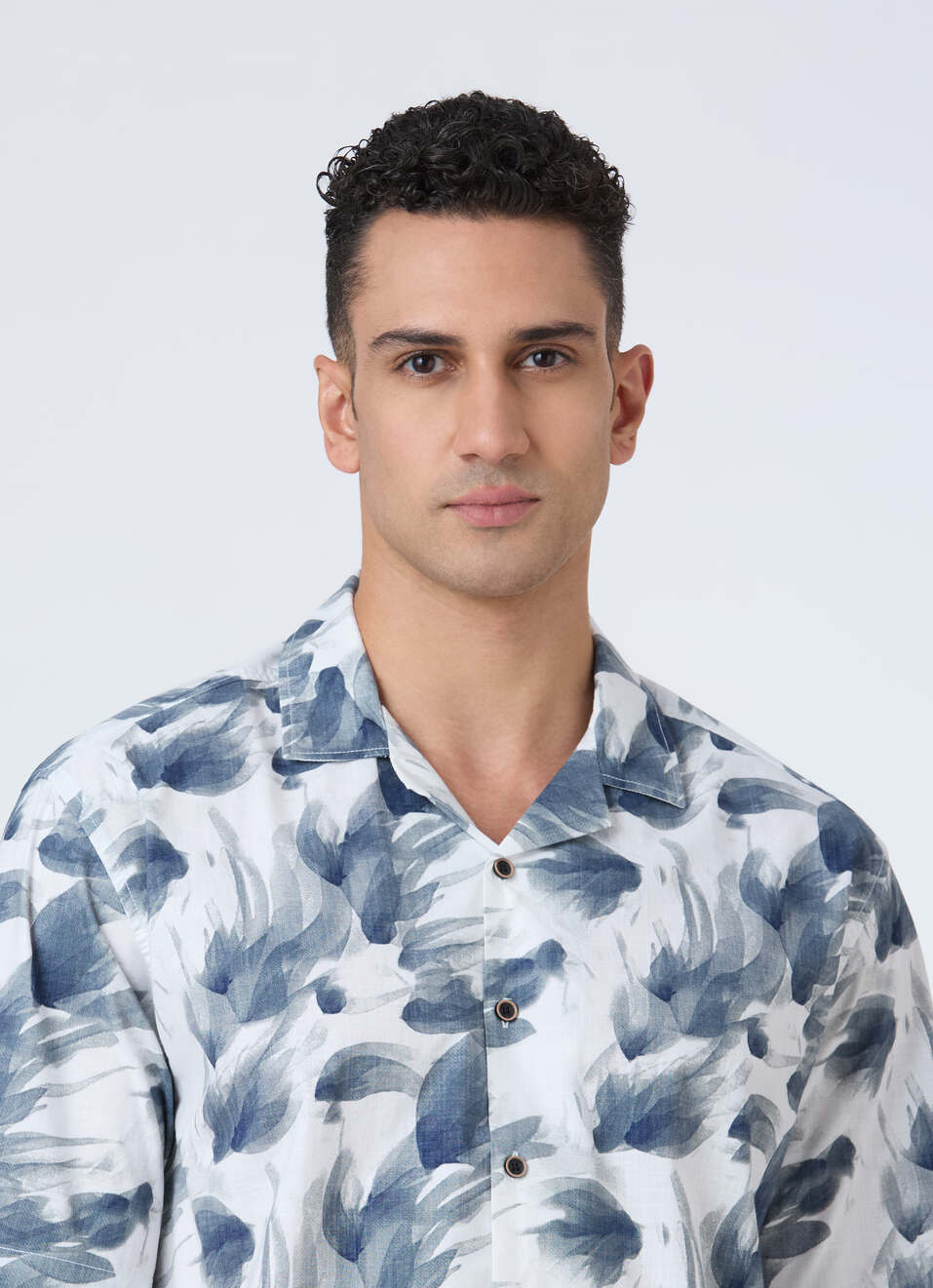 Men Off White Resort Collar Relaxed Fit Short Sleeve Shirt, , large image number 4