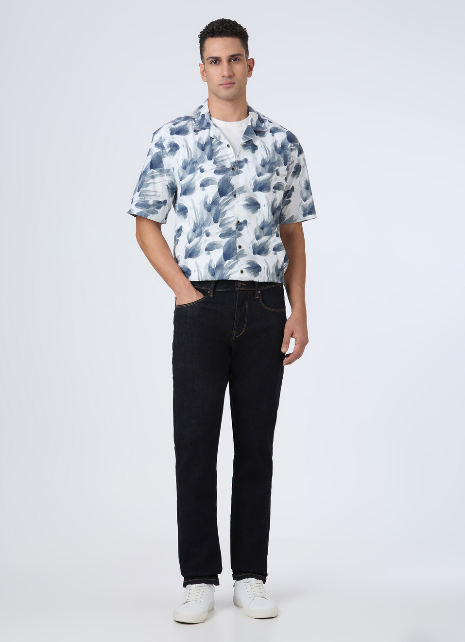 Men Off White Resort Collar Relaxed Fit Short Sleeve Shirt, , large image number 5