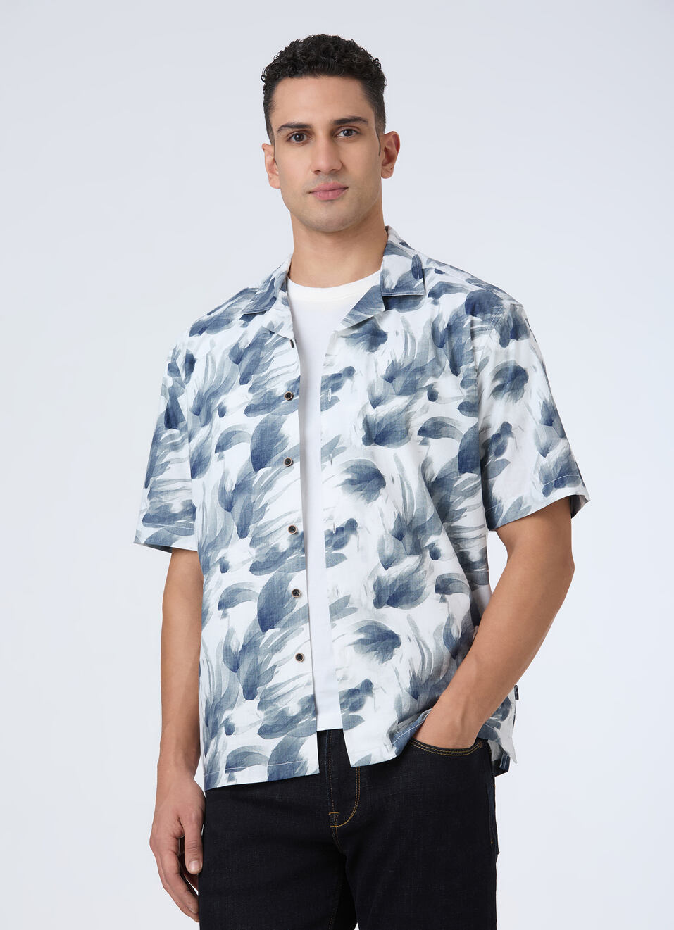 Men Off White Resort Collar Relaxed Fit Short Sleeve Shirt, , large image number 0