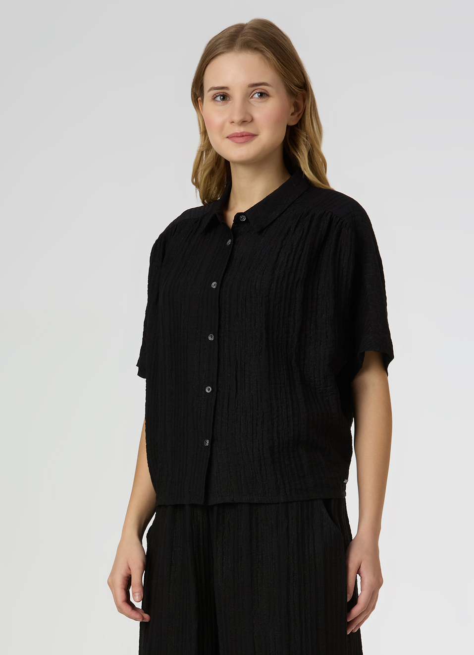 Women Black Textured Short Sleeve Regular Fit Shirt, , large image number 3