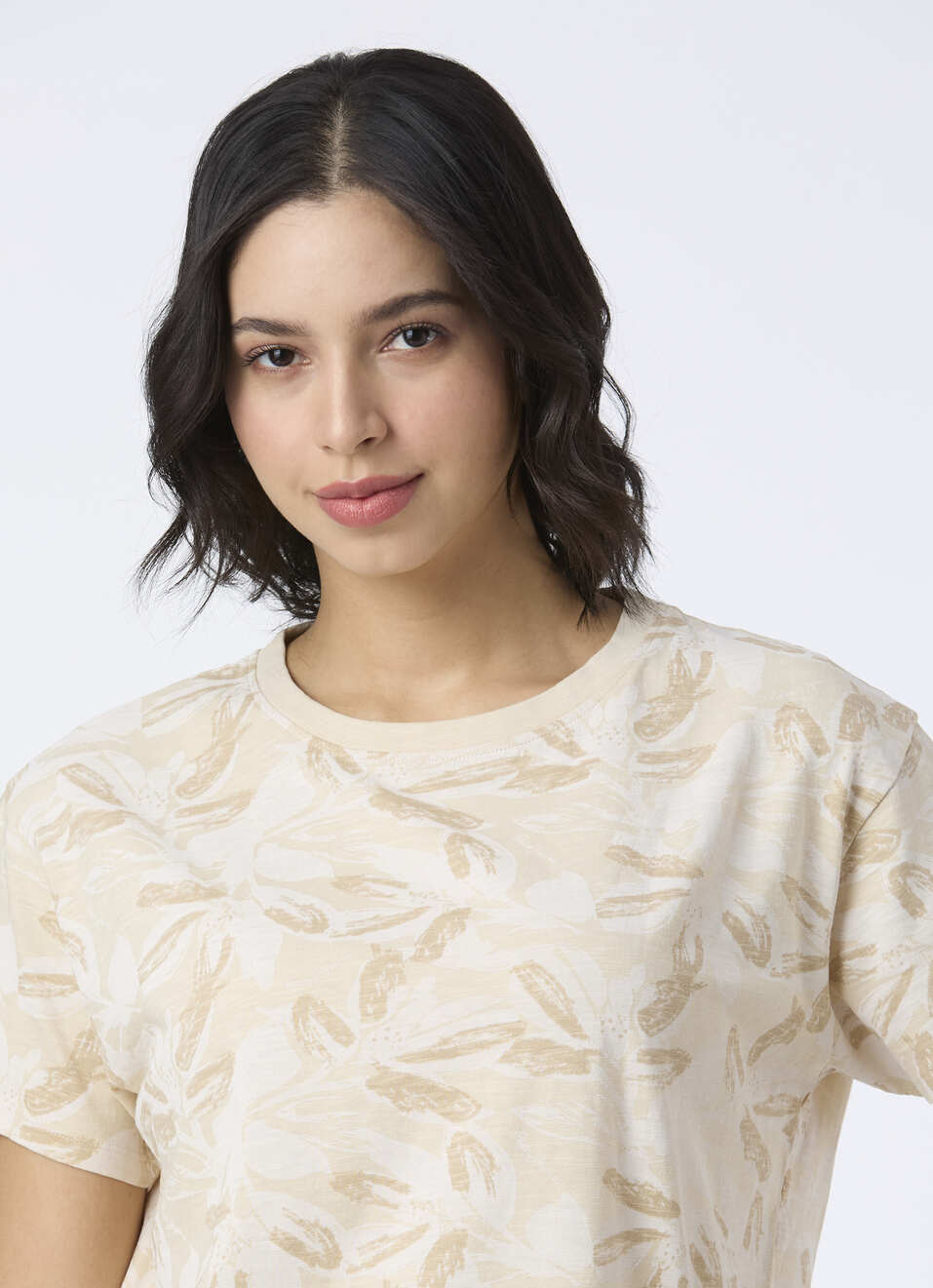 Women Beige All Over Feather Print T-shirt, , large image number 4