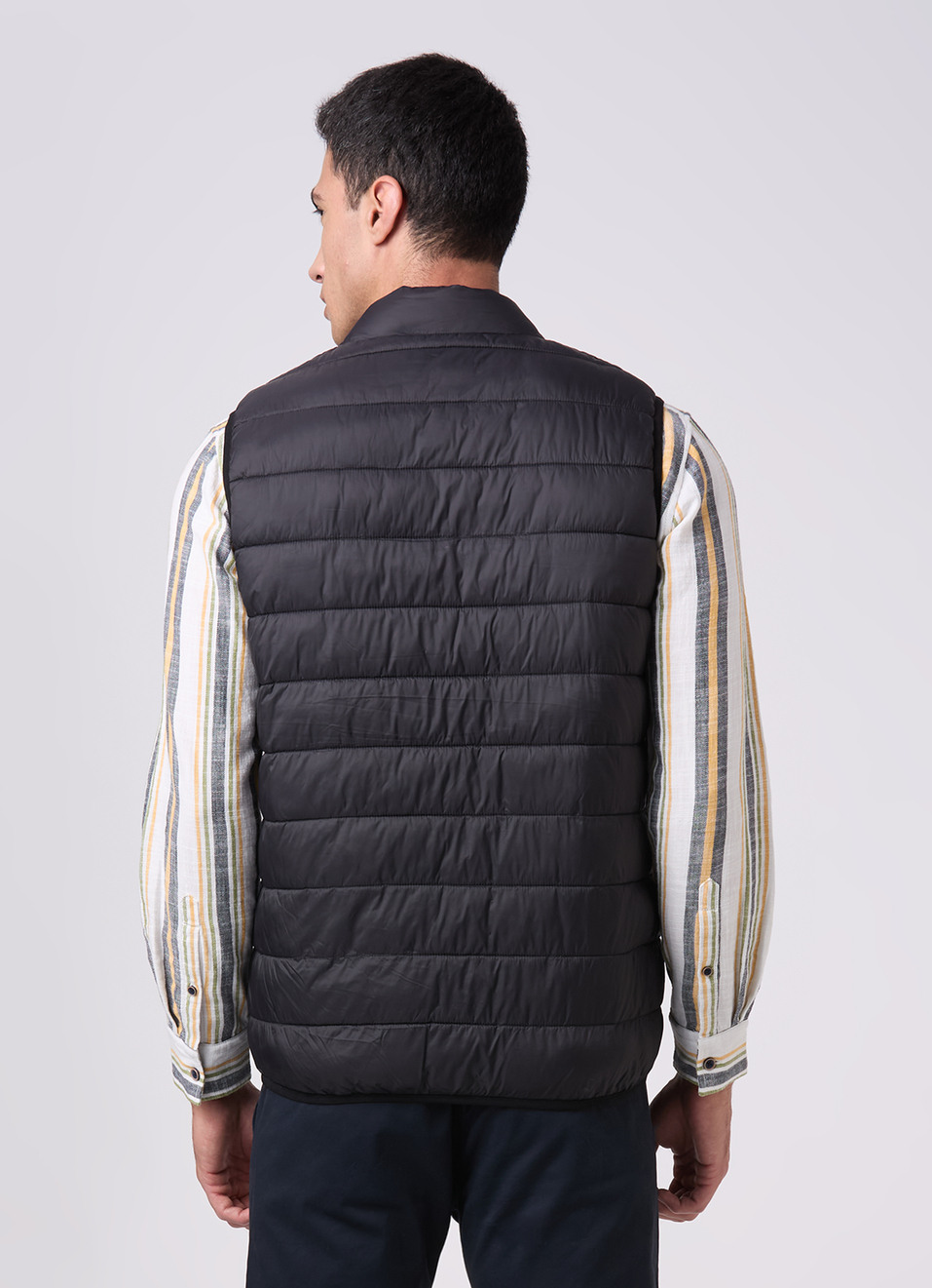 Men Black Sleeveless Quilted Gilet, , large image number 2