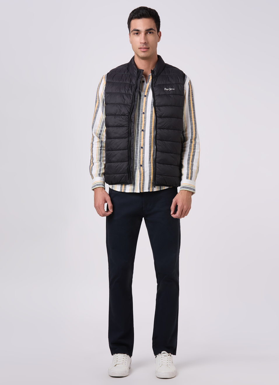 Men Black Sleeveless Quilted Gilet, , large image number 5