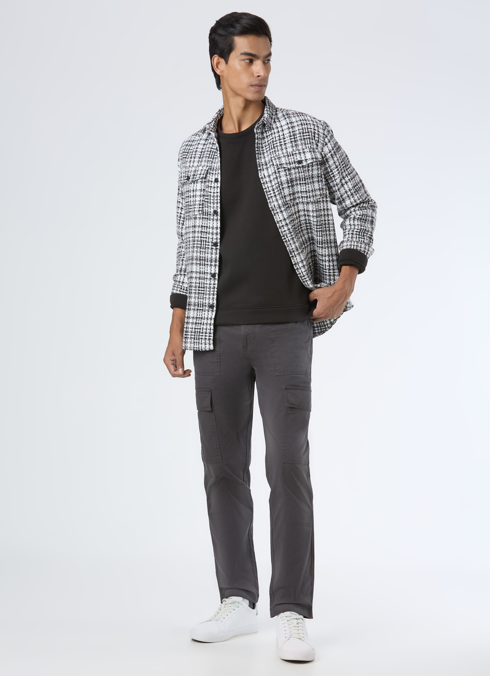 Men Black Solid Crew Neck Sweatshirt, , large image number 5