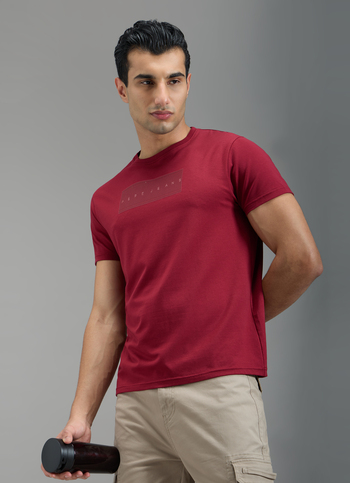 Men Red Typographic Print Slim Fit T-shirt