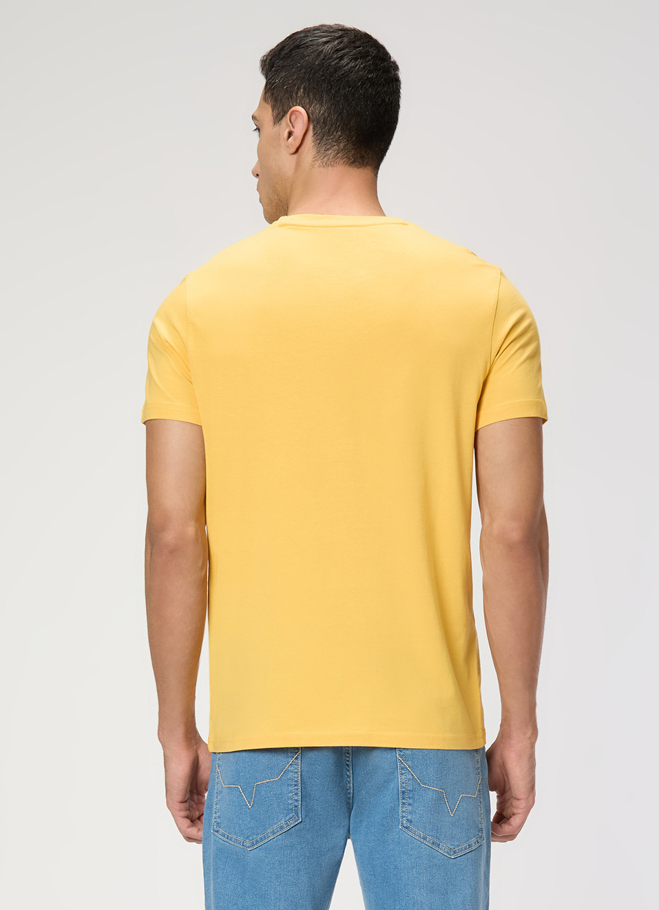 Men Yellow Slim Graphic T-shirt, , large image number 2