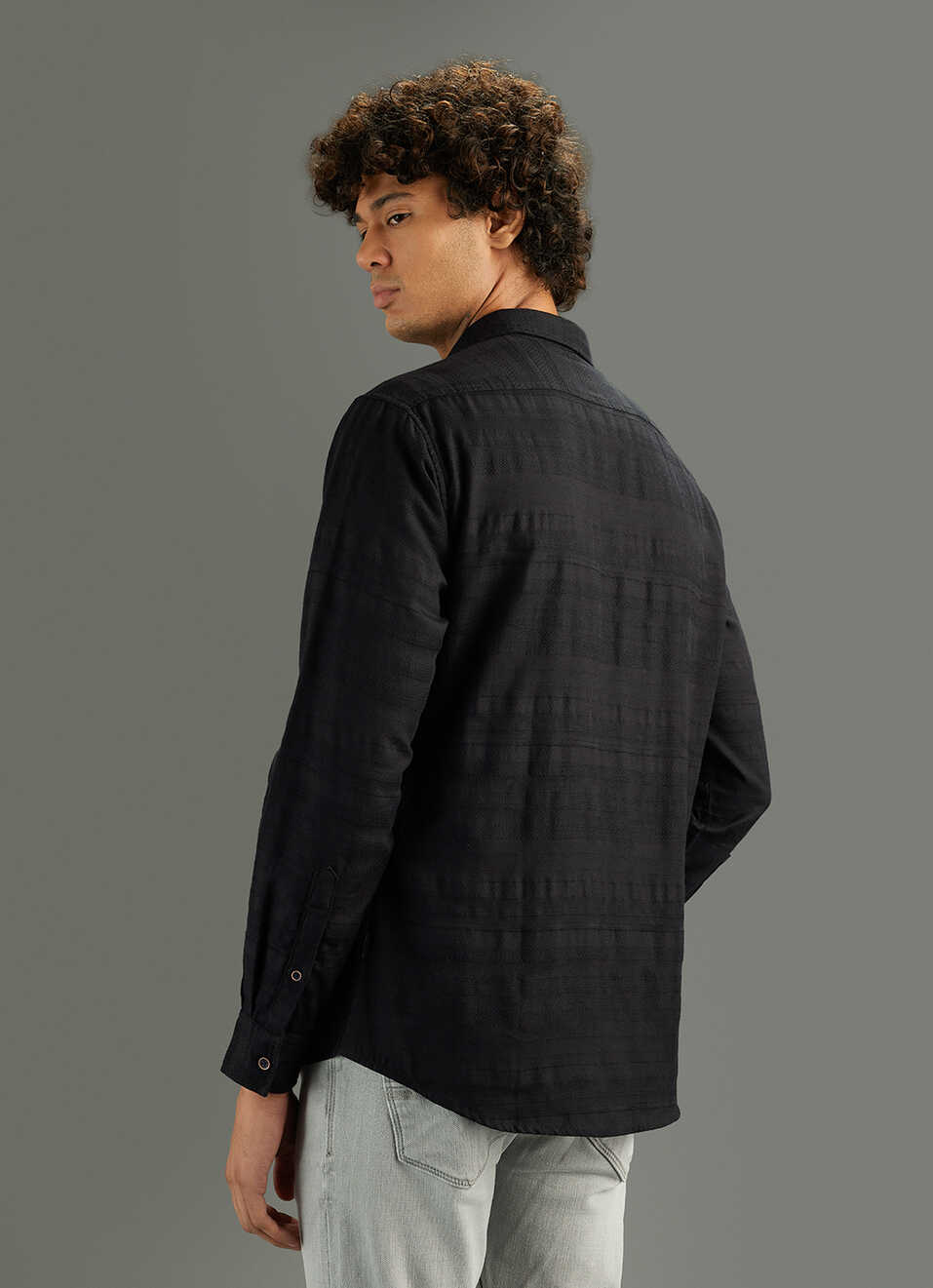 Men Black Solid Regular Fit Self-structured Shirt, , large image number 6