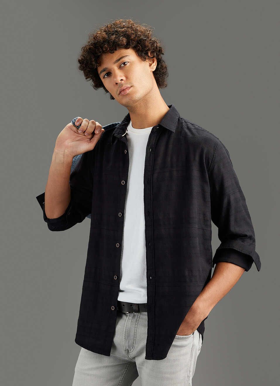 Men Black Solid Regular Fit Self-structured Shirt, , large image number 0