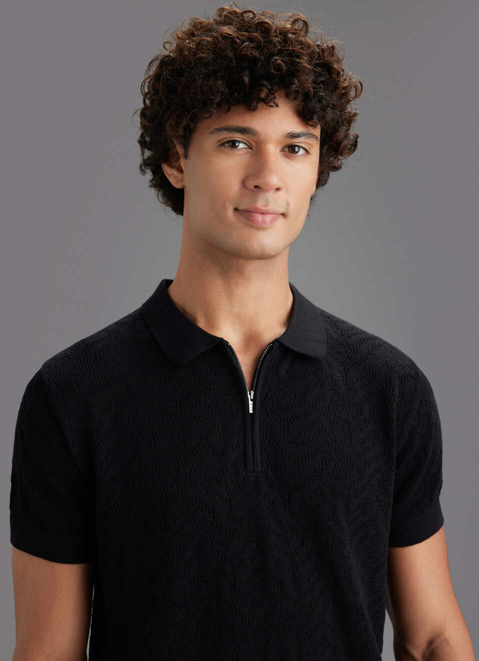 Men Black Regular Fit Short Sleeve Zip Knitted Polo, , large image number 4