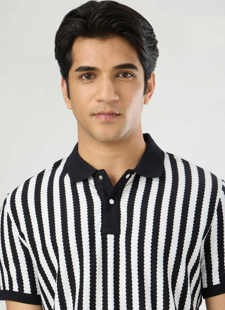 Men Black Striped Zipper Polo Collar T-shirt, , large image number 4