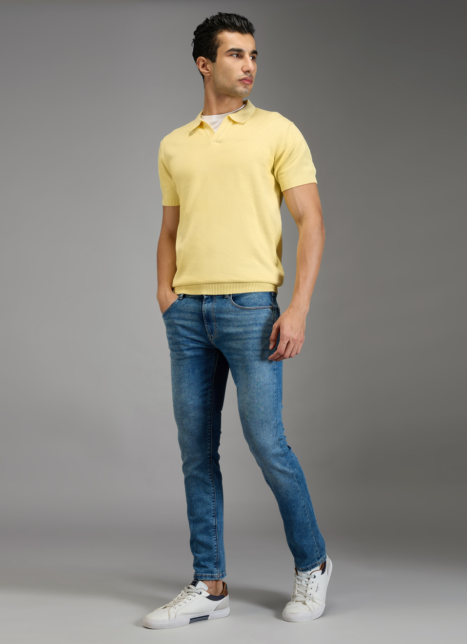 Men Yellow Solid Regular Fit Johnny Collar Polo T-shirt, , large image number 2