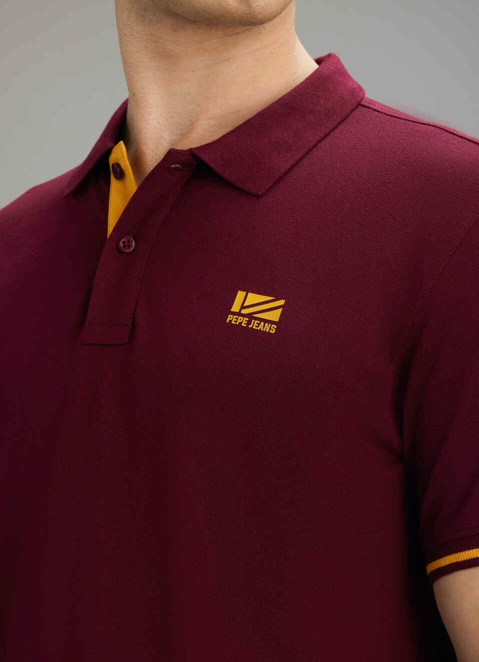 Men Red Solid Short Sleeves Polo, , large image number 6