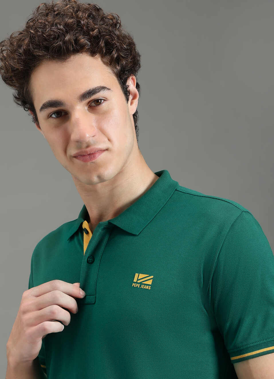 Men Green Solid Short Sleeves Polo, , large image number 4